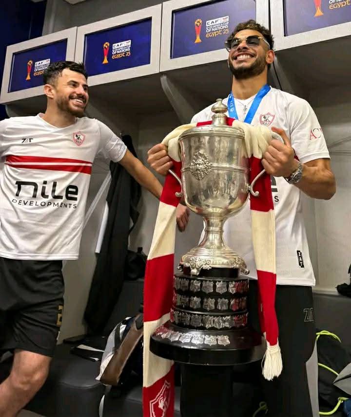 لعشاق المقارنات
دونجا:3 كأس مصر و2 دورى مصرى

محمد على بن رمضان:0 كاس مصر و0 دورى مصرى
ولسه فيه ناس بتقارن بينهم
فكر كأنك بواب 🤣