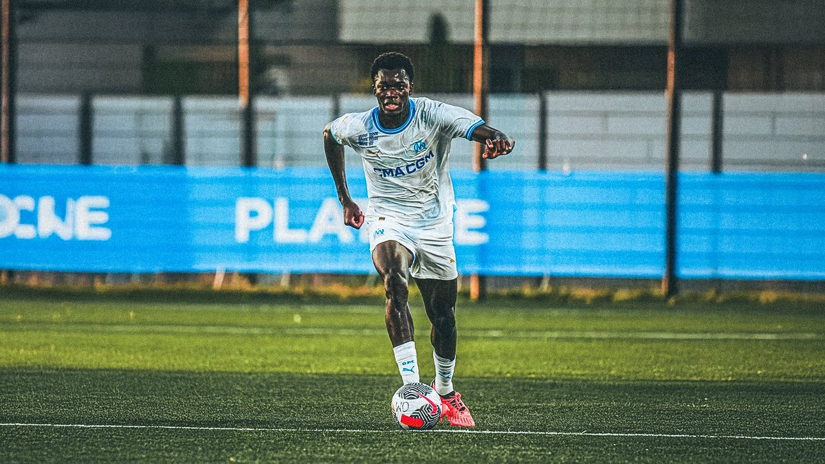 Gary (@garychn_) on Twitter photo ℹ️ Comme avancé par <a href="/AllezPaillade/">AllezPaillade.com</a> et <a href="/B_Queneutte/">Bertrand Queneutte</a> , Soumaïla Traoré 🇲🇱 est dans le viseur de Montpellier !
Des discussions sont en cours entre l'OM et le club héraultais. Le milieu de terrain a passé la deuxième partie de saison dernière à Versailles (N1).
#TeamOM #TeamMHSC ℹ️ Comme avancé par <a href="/AllezPaillade/">AllezPaillade.com</a> et <a href="/B_Queneutte/">Bertrand Queneutte</a> , Soumaïla Traoré 🇲🇱 est dans le viseur de Montpellier !
Des discussions sont en cours entre l'OM et le club héraultais. Le milieu de terrain a passé la deuxième partie de saison dernière à Versailles (N1).
#TeamOM #TeamMHSC