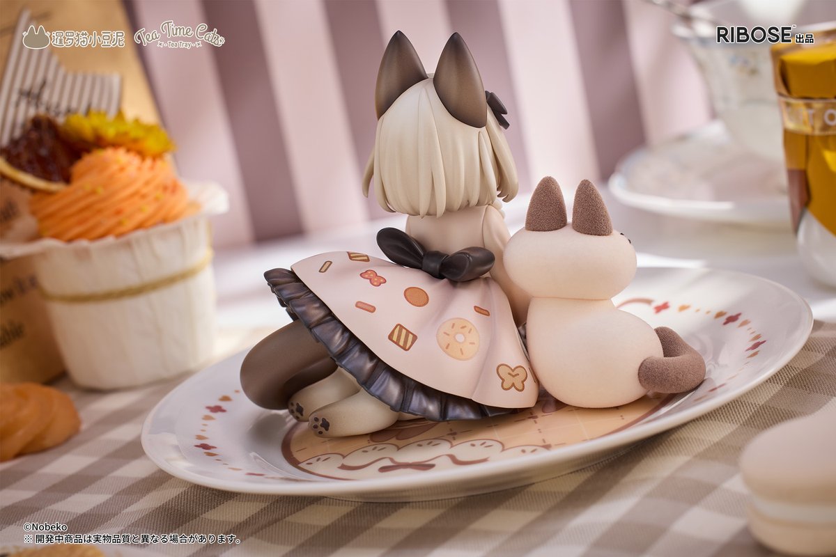 RIBOSE_JP's tweet image. 「新商品案内②」
商品名:DLCシリーズ ティータイム キャッツ×シャム猫あずきさん 友情コラボ限定セット
※本体・特製お皿・特製色紙・クリアカード×2
価格:9000円(税抜)
仕様:PVC&ABS塗装完成品・本体約130mm/57mm
発売:2025年11月
原型:PANDA JIANG
彩色:RIBOSE
イラスト:STAR影法師
©Nobeko
