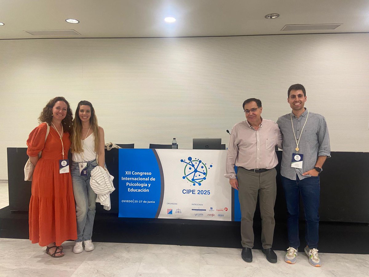 Applied Positive Lab. University of Málaga. (@lab_positive) on Twitter photo ¡Muy felices de compartir ideas, resultados y experiencias con compis en el <a href="/Congresocipe25/">XII Congreso Internacional Psicología y Educación</a>!
🧠🗣️ Ayer varios miembros del equipo presentamos avances del proyecto #MEET con propuestas para prevenir un mal uso de las TIC y el ciberacoso
👇 ¡Muy felices de compartir ideas, resultados y experiencias con compis en el <a href="/Congresocipe25/">XII Congreso Internacional Psicología y Educación</a>!
🧠🗣️ Ayer varios miembros del equipo presentamos avances del proyecto #MEET con propuestas para prevenir un mal uso de las TIC y el ciberacoso
👇