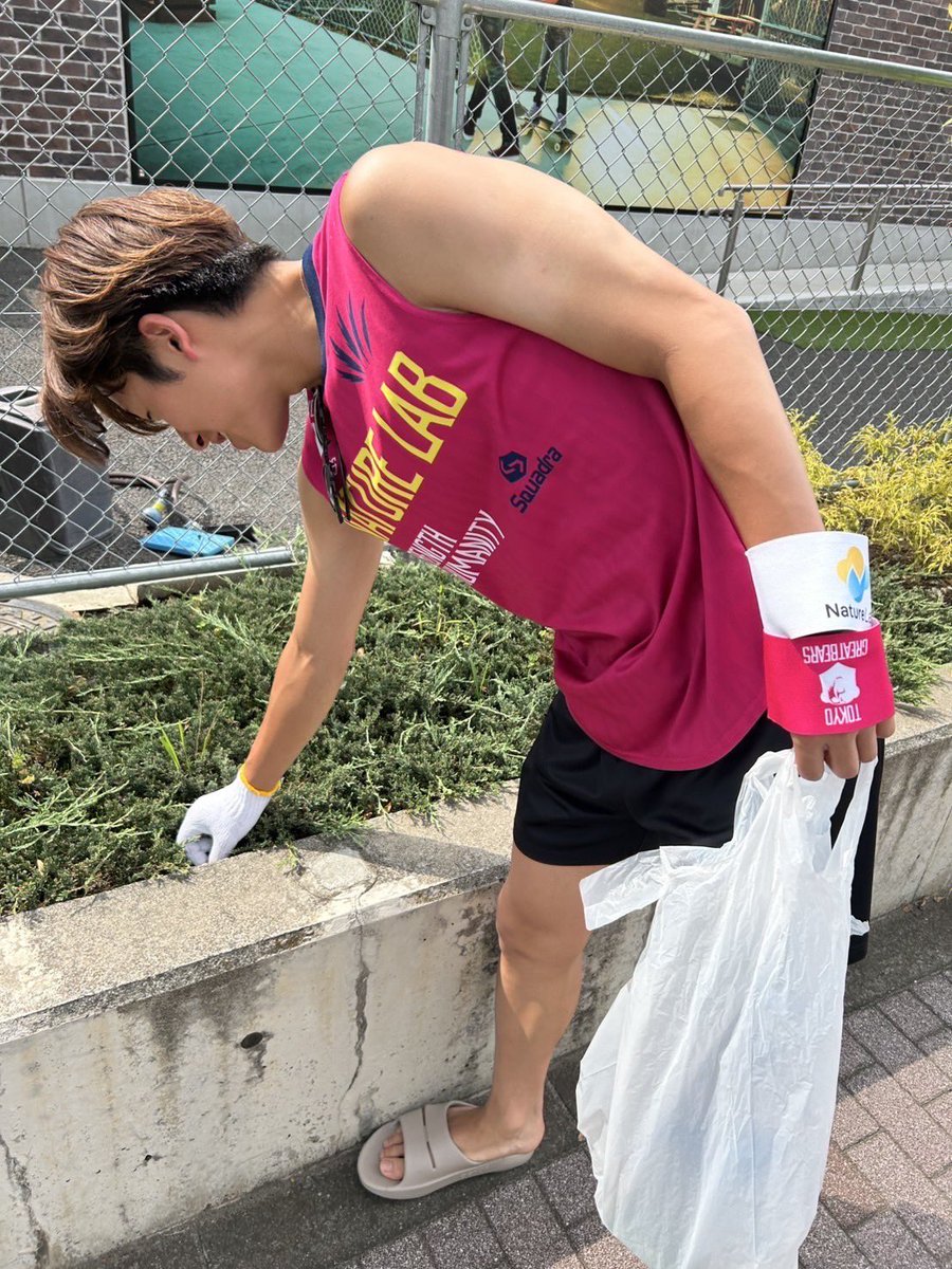 試合前にみんなで清掃活動🧹🐻
スナバレーを一緒に盛り上げてくれた 
#マーティン 選手と仲良くゴミ拾い🤝

#東京グレートベアーズ
#グレベア
#ネイチャーラボ
#ビーチバレーボール