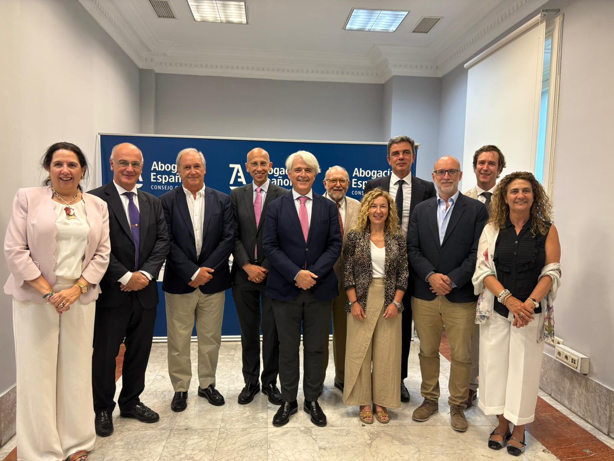 📄La delegación española ante el Consejo de la Abogacía Europea (<a href="/CCBEinfo/">CCBE</a>) mantuvo su 1ª reunión de coordinación presidida por <a href="/SGMSALVADOR1/">SALVADOR GONZALEZ</a> para reforzar los mecanismos de trabajo del CCBE en un contexto marcado por amenazas al Estado de derecho.

abogacia.es/actualidad/not…