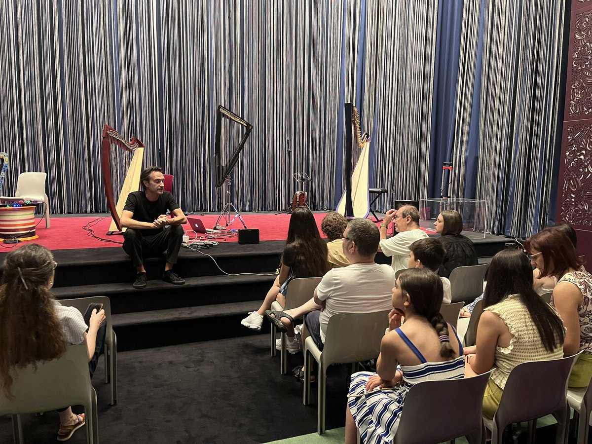 Comienza el Taller de arpas eléctricas y electroacústicas de #RaoulMoretti en el <a href="/iicmadrid/">IIC Madrid</a>