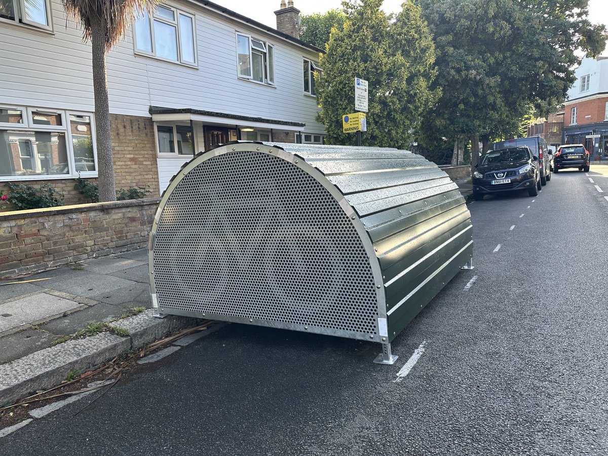 Social justice in London:

First you install a LTN that prevents 13,000 drivers per day using your residential side streets to rat run between the A316 and A4. 

Then you provide bike storage for people living in social housing to enjoy low cost sustainable healthy transport 😊