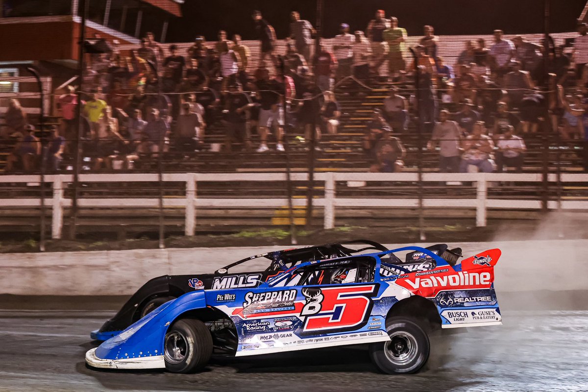 Margin of Victory: 0.118 seconds

<a href="/maconspeedway/">Macon Speedway</a>, you just witnessed a #HellTour barnburner 🤯

📸 <a href="/T_Carr_Photos/">Tyler Carr</a>