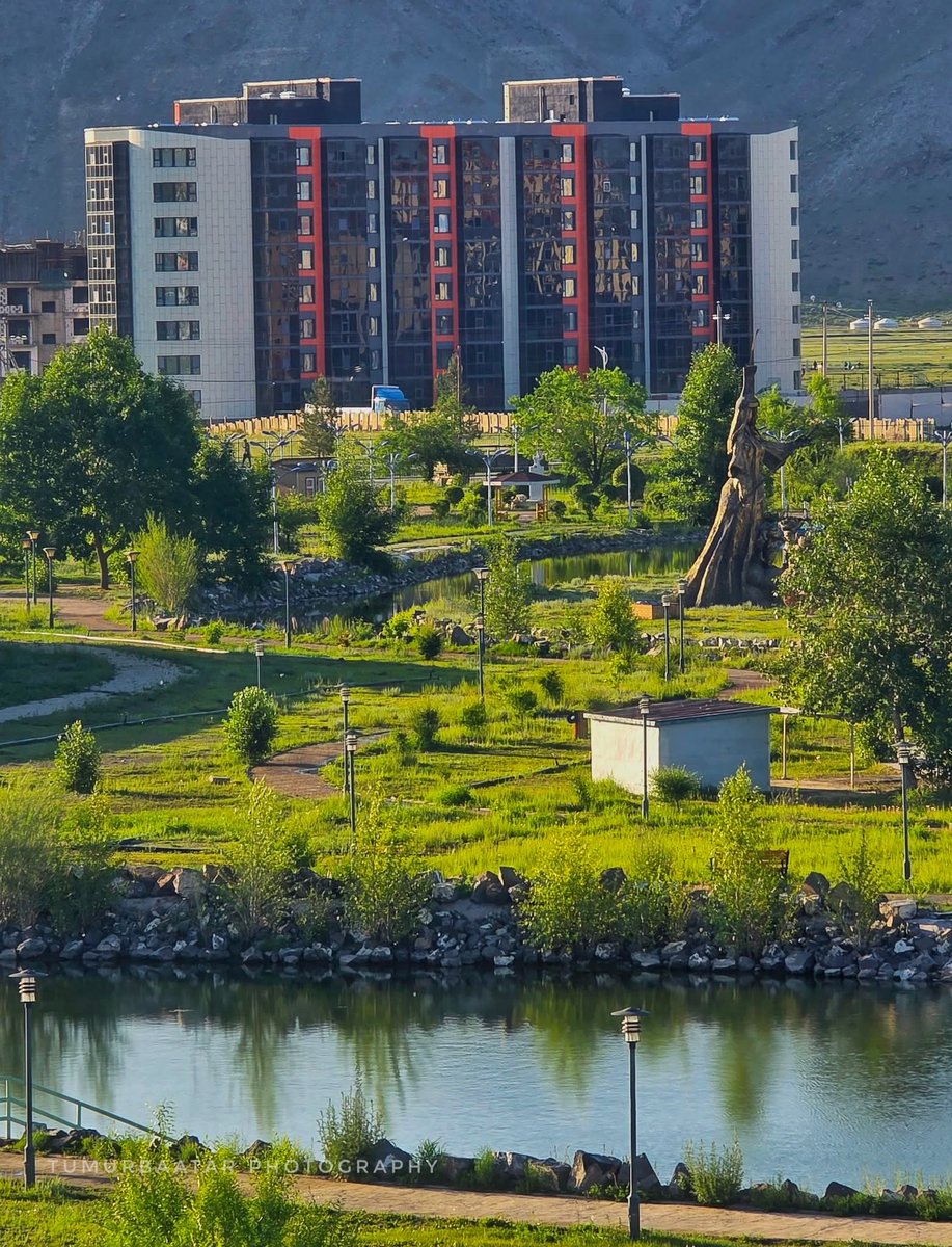 Эрхэм Х-үүдэд өдрийн мэнд.
Хонгор нутаг.