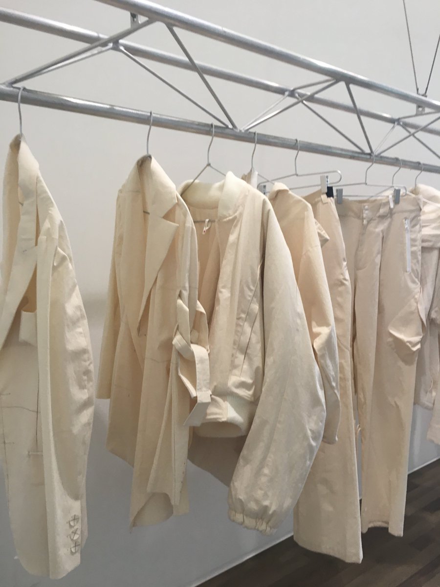 시대복장 전시 너므 좋앗어..
특히 혜인서 파트가 디자인 레퍼런스랑 무드를 확 느껴볼수있어서 좋았다..누군가의 창작 과정을 엿본다는건 재밌는거같음