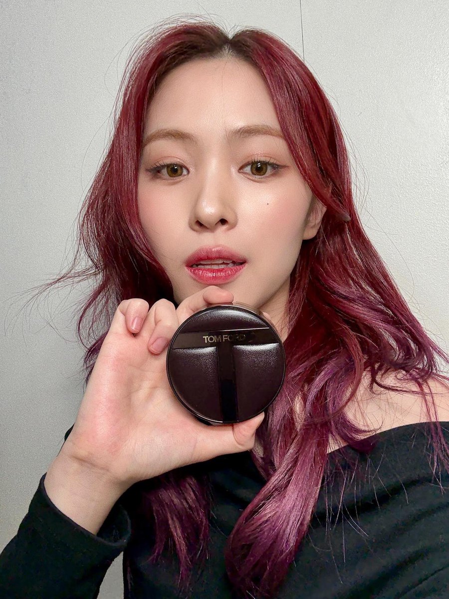 #RYUJIN (#류진) for Tom Ford Beauty’s Architecture Soft Matte Blurring Cushion.

#RYUJINxTOMFORDBEAUTY
