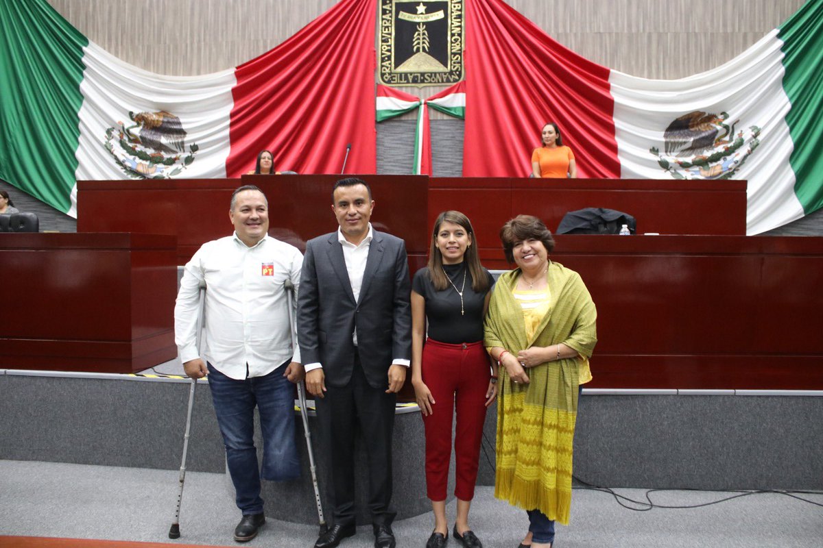 ELIGE EL PLENO DEL
CONGRESO A ISAC PIMENTEL COMO NUEVO PRESIDENTE/ Luego de reformar el artículo 28 del reglamento interno del <a href="/MorelosCongreso/">H. Congreso del Estado de Morelos</a>, las y los legisladores aprobaron por unanimidad designar a #IsacPimentel como nuevo presidente de la Mesa Directiva.