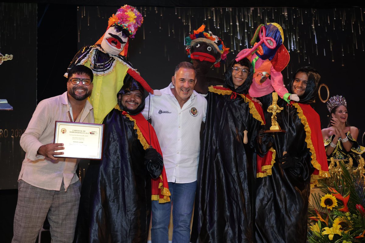 Carnaval_SA's tweet photo. @JJaramilloB @alcaldiabquilla @SecCulturaBaq @AtlanticoEmi @elheraldoco @tatianaangulof @GMarriagaTejada ¡Ayyy Joseee! Aquí están tus ganadores de #CongoDeOro.🥹😩

Premiamos a los mejores cortejos que se dieron cita en la carrera 54 para entre lagrimas y pesares despedir los cuatro días más alegres del año.❤️💛💚 https://t.co/PFgy2BuLUt