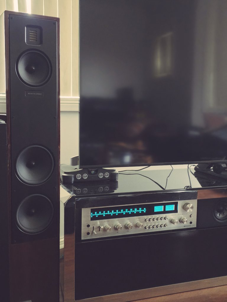 Kosasky's tweet image. Tripped, fell, landed on a mid 1970s NAD Model 300 receiver.
Sounds great!
Seller had tonnes of vintage stuff, more than he knows what to do with 😂