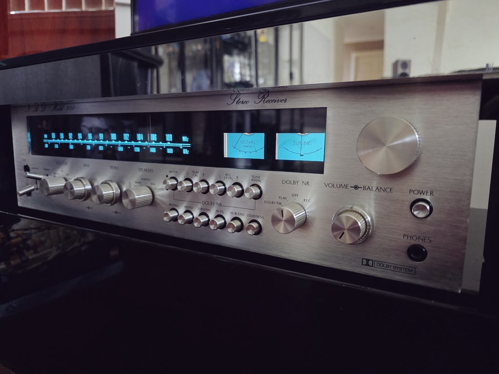 Kosasky's tweet image. Tripped, fell, landed on a mid 1970s NAD Model 300 receiver.
Sounds great!
Seller had tonnes of vintage stuff, more than he knows what to do with 😂