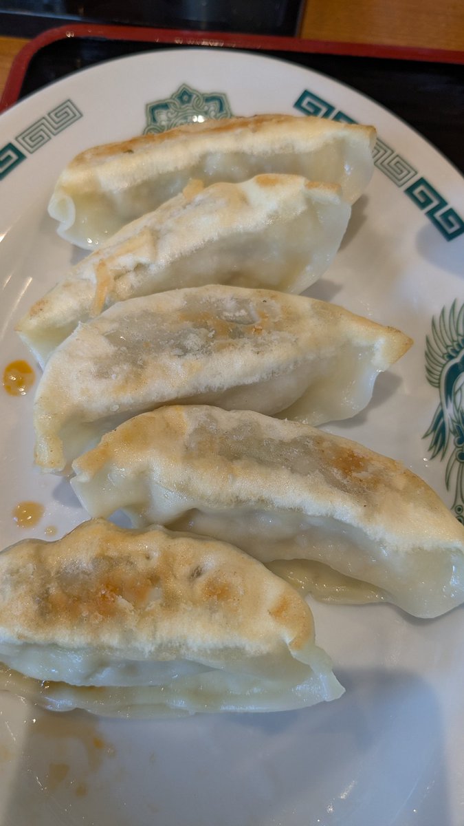 Hikonoji's tweet photo. 相変わらず餃子の焼加減がダメダメ!!　#日高屋一橋学園店　#ドイヒー餃子焼加減 https://t.co/U2bZhqnwpu