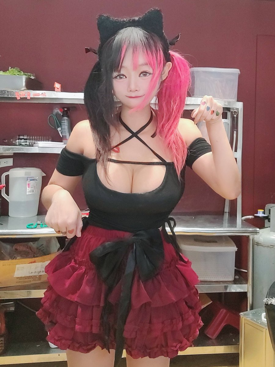 喵喵喵喵
被我的喵喵拳攻擊
會變可愛哦～
我的手手上有愛心哦～
大家有發現嗎( • ̀ω•́ )✧
大家今天記得來找我喵～
#只要有開店我都在 https://t.co/f8gUi6RP04