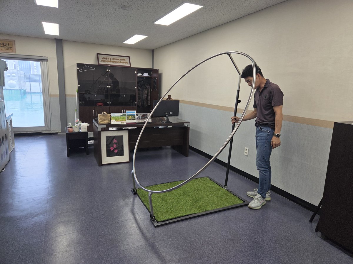 Proswing_Inc's tweet image. #스윙플레인2.0은 프로골퍼들이 사용 합니다.^^ 골프학교 연습도구로 프로지망생들도 많이 사용 합니다.

제품문의:1899-6637
proswing.kr
#골프연습머신 전문제조 프로스윙

#골프궤도링 #드라이버궤도연습기구 #아이언궤도연습기구 #골프자세교정도구 #골프비거리교정