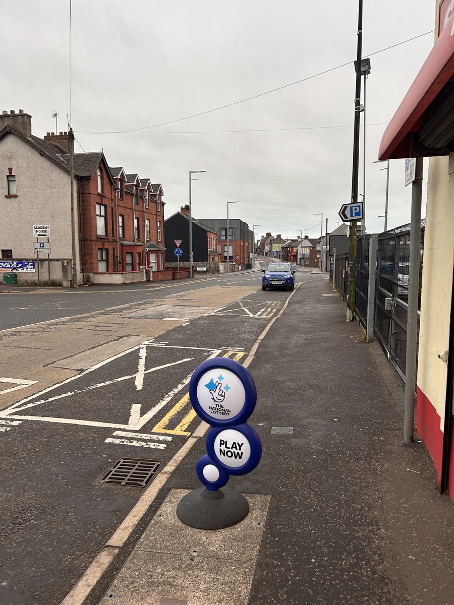 5.30am It’s another warm morning with skiffing rain here on Broughshane Street 14c ….