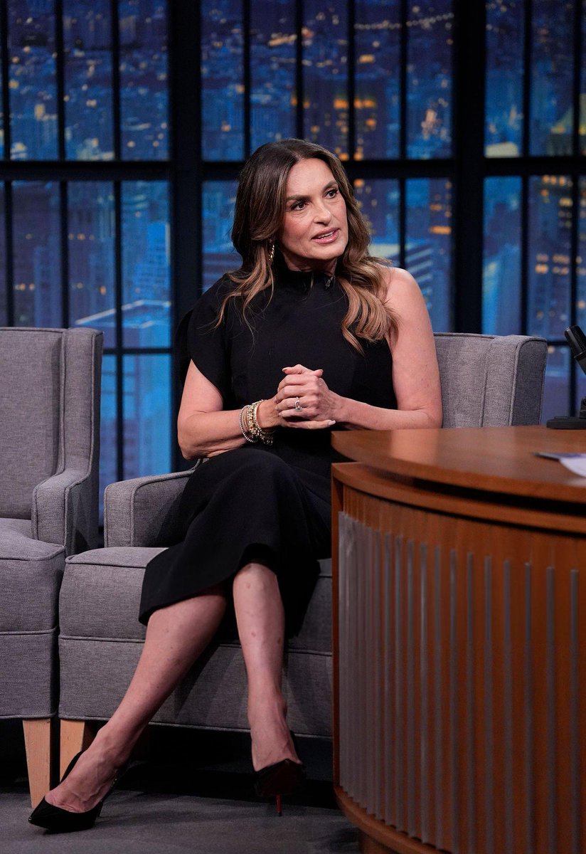 [NEW] Mariska on Late Night with Seth Meyers.