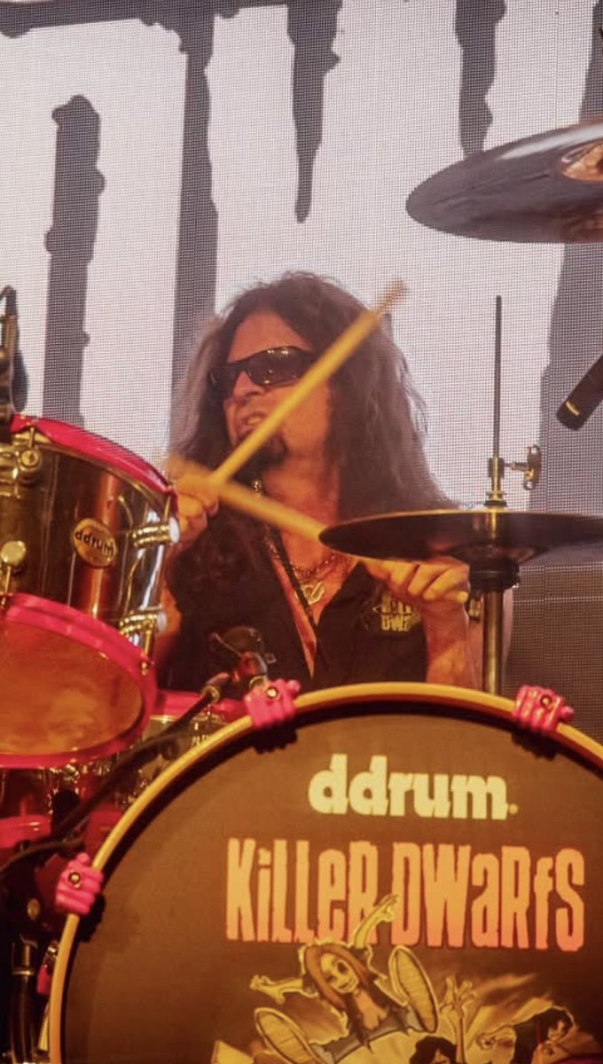 Darrell Dwarf Millar 🇨🇦 (@darrelldwarf) on Twitter photo #DFF Drum Face Friday <a href="/ddrumUSA/">ddrum</a> <a href="/SABIAN_Cymbals/">SABIAN Cymbals</a> <a href="/loscabossticks/">Los Cabos Drumsticks</a> <a href="/EVANSDrumheads/">EVANS Drumheads</a> <a href="/rockerscoffee/">Writers&RockersCoffee</a> <a href="/SABIAN_Cymbals/">SABIAN Cymbals</a> <a href="/HumesandBerg/">Humes and Berg</a> <a href="/plungeaudio/">Plunge Audio</a> #Drummerslife #KiLLeRDWaRfS #PirateKit #Elvis #DFF Drum Face Friday <a href="/ddrumUSA/">ddrum</a> <a href="/SABIAN_Cymbals/">SABIAN Cymbals</a> <a href="/loscabossticks/">Los Cabos Drumsticks</a> <a href="/EVANSDrumheads/">EVANS Drumheads</a> <a href="/rockerscoffee/">Writers&RockersCoffee</a> <a href="/SABIAN_Cymbals/">SABIAN Cymbals</a> <a href="/HumesandBerg/">Humes and Berg</a> <a href="/plungeaudio/">Plunge Audio</a> #Drummerslife #KiLLeRDWaRfS #PirateKit #Elvis