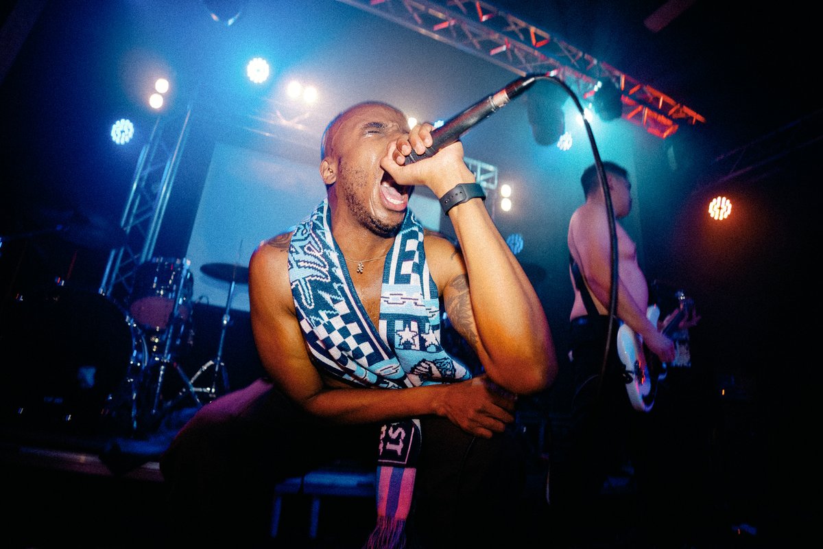 We're still recovering from The Chain's release show for new album Blind The World - feat. a stack of heavy hardcore hitters throwing down at Milk Bar last weekend. Relive the glorious mic-grabs below!

📷: Emanuel Rudnicki

wallofsoundau.com/reviews/the-ch…
