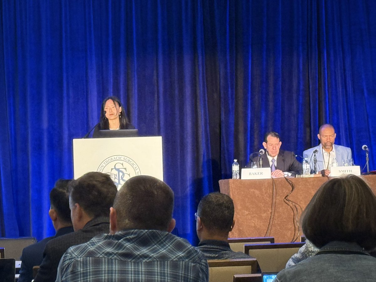 ErrolBushMD's tweet photo. Amazing @WTSA_Surgery Plenary presentation and discussion today by 💫 mentee @HopkinsMedicine MS2 @_amyfeng on improved 🫁 tx racial/ethnic disparities following recent allocation system implementation (CAS). Looking forward to the manuscript and her bright future. @HopkinsLungTx https://t.co/rtGwNhX1Lr