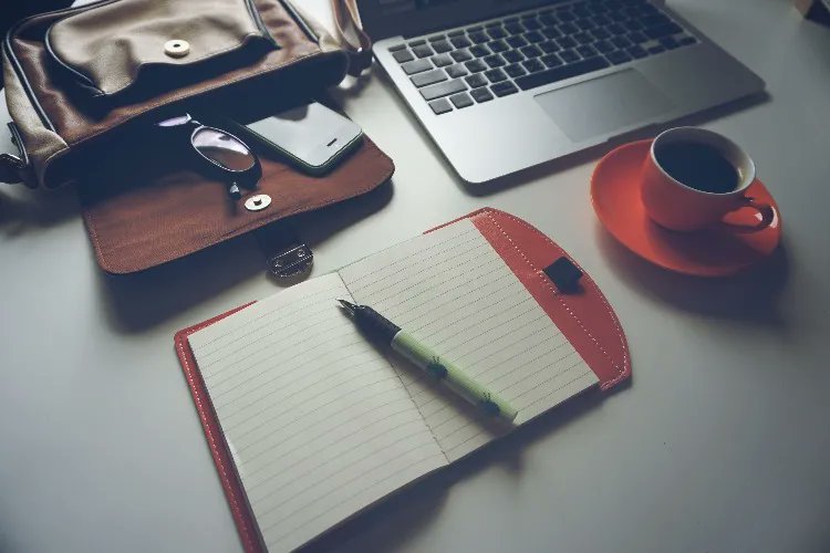 youronlynora's tweet photo. I just received Script Notebook + Fancy Pens from Anonymous via Throne. Thank you! https://t.co/nZvi2j2xLj #Wishlist #Throne https://t.co/IlilLfbmBm