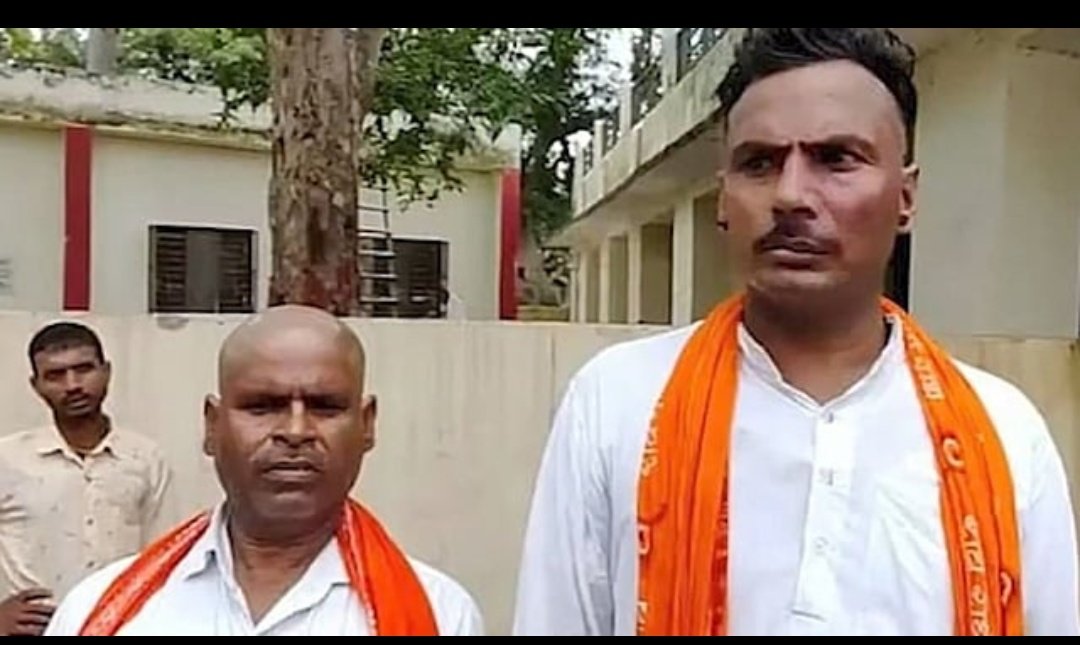 KHUSHTAR_786's tweet photo. 🧠 यादव समाज ने सोचा था कि ब्राह्मणों के साथ मिलकर कट्टर हिंदू बन जाएंगे,
लेकिन ब्राह्मणों ने याद दिला दिया —
के, कट्टर बनो लेकिन नीचे खड़े रहो! 👇🧎‍♂️

📜 जो कथा सुनाएगा, वो भी पूछ कर —
"किस जाति के हो?" 🤨

🛕 धर्म की दुकान में सब सामान बिकता है,
बस जाति का लेबल हटाने की इजाजत नहीं है 🔖🚫
#जगन्नाथ_रथ_यात्रा
#Gaganyadav