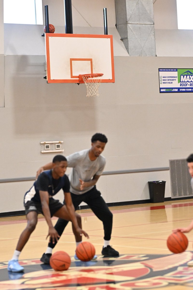 All-N-One Sports Services (@allnonesports1) on Twitter photo 🔥🔥Amazing to see former <a href="/AllNOneSports1/">All-N-One Sports Services</a> player and current Tyler Junior College <a href="/Tyler_MBB/">TJC Men's Basketball</a> Assistant Coach, Jalen Bates <a href="/bates3_/">Jalen Bates</a> work with campers on ball handling and shooting. It's been an awesome journey up to the coaching ranks for Coach Bates
🙏🏼Thanks for stopping in. It 🔥🔥Amazing to see former <a href="/AllNOneSports1/">All-N-One Sports Services</a> player and current Tyler Junior College <a href="/Tyler_MBB/">TJC Men's Basketball</a> Assistant Coach, Jalen Bates <a href="/bates3_/">Jalen Bates</a> work with campers on ball handling and shooting. It's been an awesome journey up to the coaching ranks for Coach Bates
🙏🏼Thanks for stopping in. It