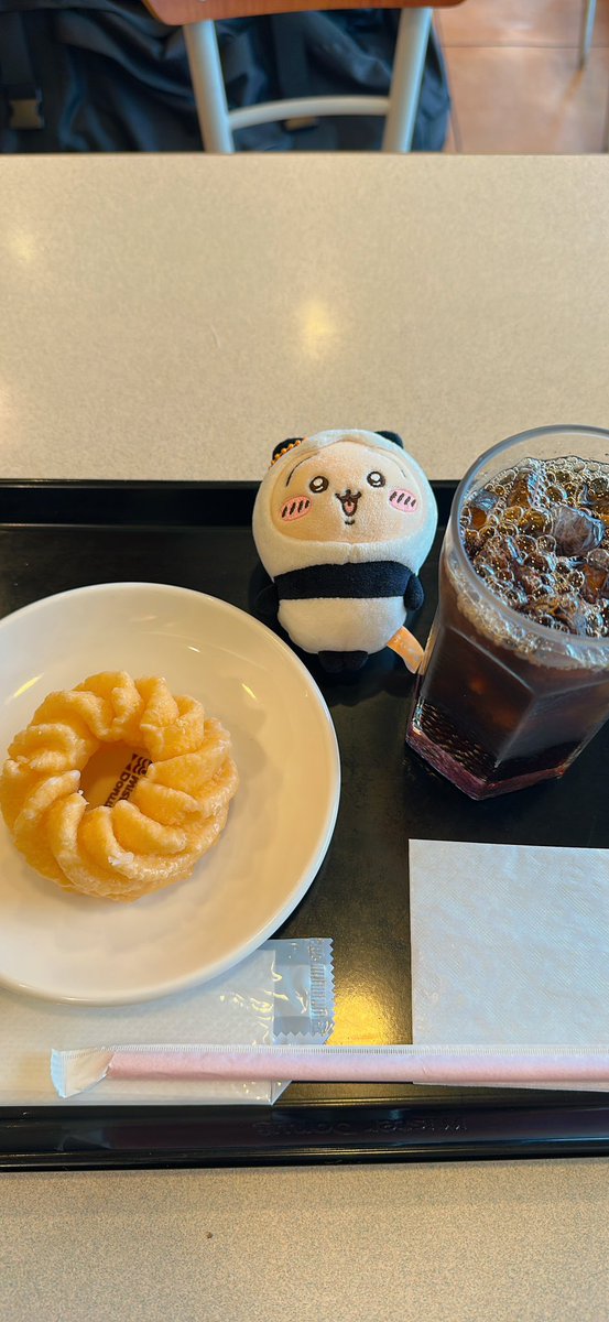 久しぶりにミスドきた！
浜ちゃんでおなじみフレンチクルーラーとアイスコーヒーの組み合わせが好き😊
もっちゅりん午後の部狙いでしたが目の前で売り切れて泣きました。