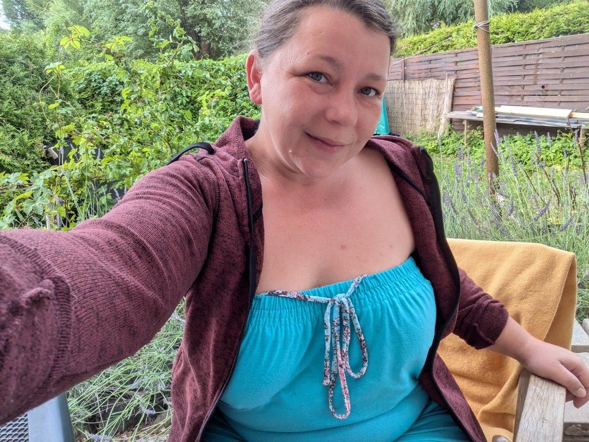 Bist DU ein früher Vogel? :P Guten Morgen #Livestream ist nun an!

stripchat.com/KasiaPrivat/fo…

#freitag #morgen #outdoor #draußen #nomakeup #livecam #naturalbeauty #berlin #naturpur #hairy #sensual #werbung #videos #playtime #spinthewheel #livetouch #spielzeug