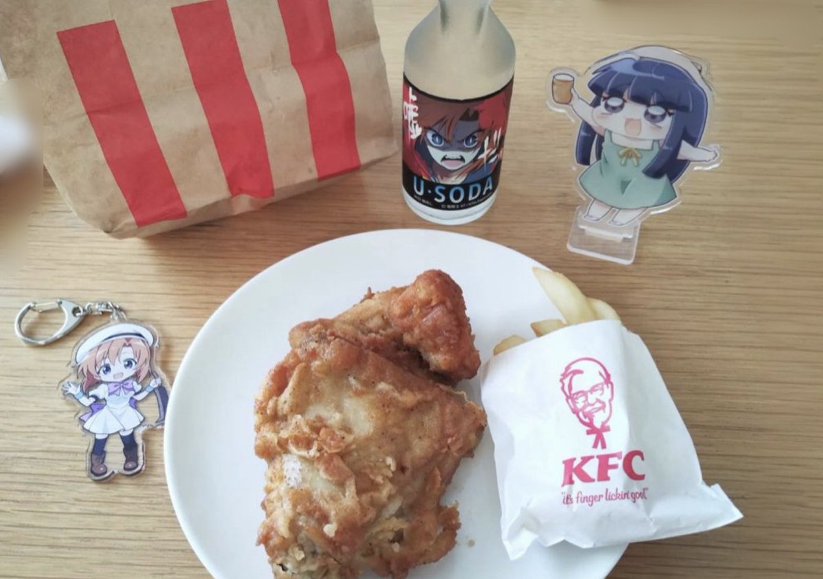 Miee2828's tweet image. U・SODAでかんぱいしてケンタくんを食べるのですよ〜☆