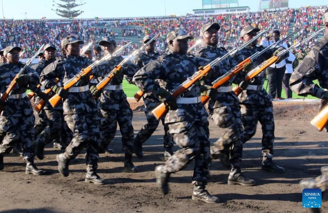 olinkotanyi's tweet photo. The Secretary of State in the Ministry of Foreign Affairs and Cooperation in charge of Regional Cooperation, Gen. (Rtd) James Kabarebe, represented the President of the Republic of Rwanda, Paul Kagame, at the celebrations marking the 50th anniversary of Mozambique's independence. https://t.co/brej89sX8a