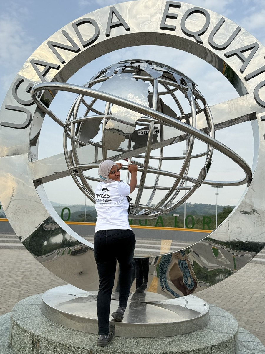 taffies_safaris's tweet photo. Captured this amazing shot at Kikorongo Equator monument in Kasese,Who's ready to straddle the equator? Share your photos and let's explore Uganda together! 
Contact +256782006666
Email taffiessafaris@gmail.com
#ExploreUganda #EquatorChallenge #Kikorongo #UgandaTourismBoard https://t.co/earZ5oGGP8