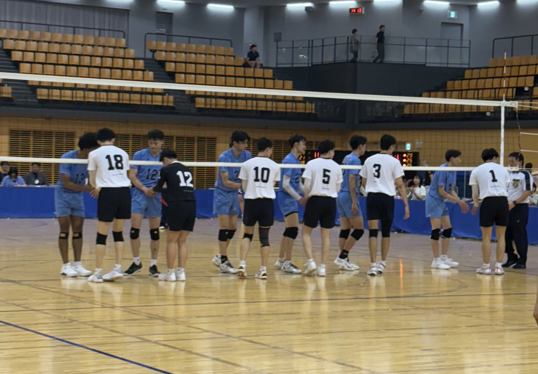 デサント　ネイビー バレーボール　中央大学 デサント ネイビー バレーボール 中央大学 - メルカリ