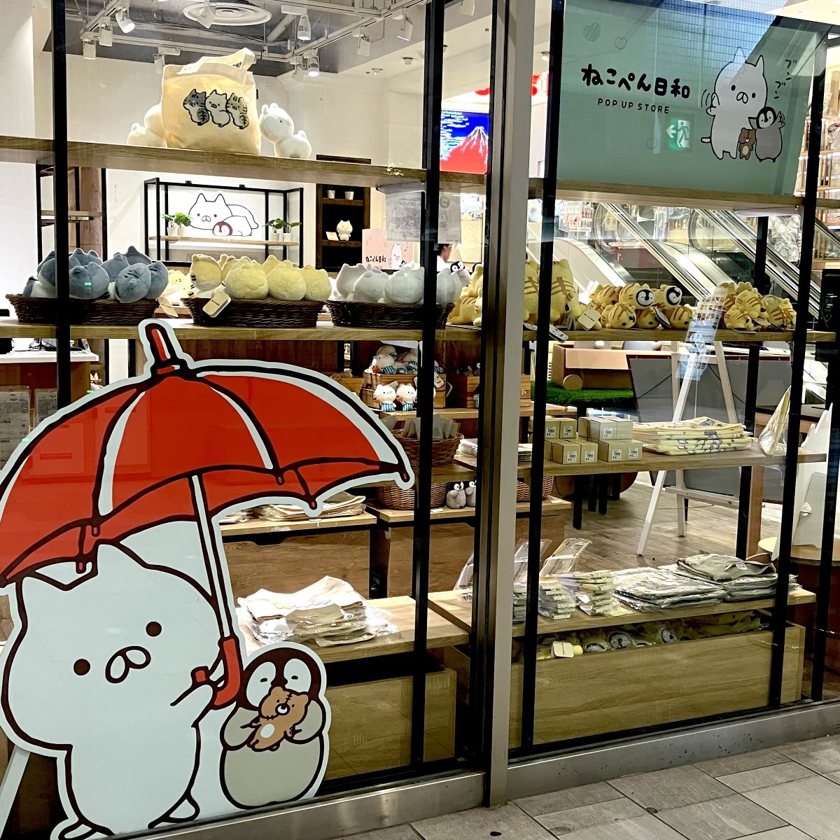 ⋱ #ねこぺん日和 POPUPストア 名古屋の様子をお届け☘️⋰

本日スタート！開催は7/7(月)まで☘️
EDWINコラボ商品など可愛いアイテムがたくさん到着っ🌟
みんな会いにきてね🐾

🎁お買い上げ特典「ねこぺん村カード」も要チェック！（数量限定、なくなり次第終了）

📍名古屋PARCO 東館B１F PARCO  BOX