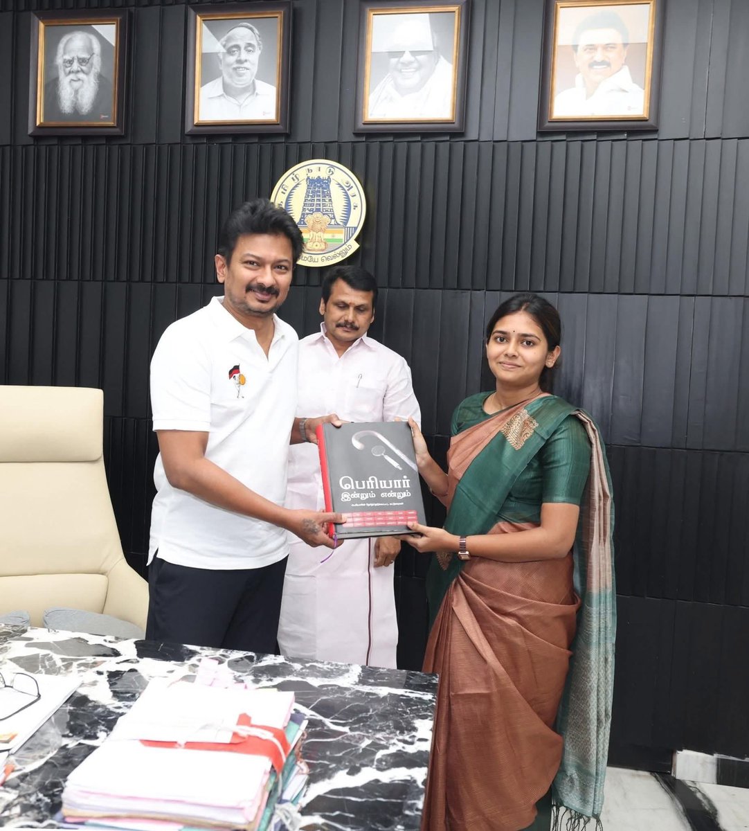 நேற்று வந்தவளுக்கு துணை முதல்வர் அலுவலகம் வரை மதிப்பு?காலங்காலமாக கட்சிக்கு உழைப்பவர்கள் கடைசிவரை முட்டு கொடுத்திட்டே தேருகோடியில நிக்கனும்ல,குரங்கு போல கட்சி தாவும் இவர்களுக்கு தான் பதவி/மதிப்பு ?எகா-செந்தில் பாலாஜி, வைஷ்ணவி… 🤦🏾Shame <a href="/Udhaystalin/">Udhay - தமிழ்நாட்டை தலைகுனிய விடமாட்டேன்</a> <a href="/mkstalin/">M.K.Stalin - தமிழ்நாட்டை தலைகுனிய விடமாட்டேன்</a>