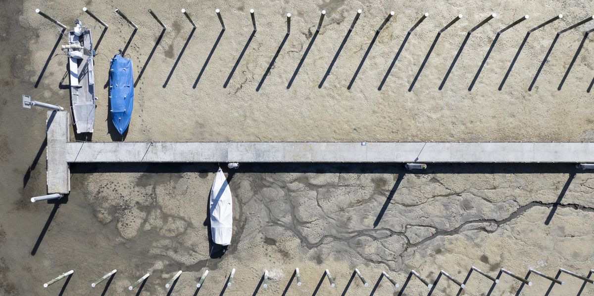 Blue News (@bluecommunityzh) on Twitter photo Schweiz ohne Wasser? «Künftige Trockenphasen könnten vier, fünf oder mehr Jahre dauern»
Klimawandel, Agrarindustrie, verunreinigtes Grundwasser: Unser Land steuert auf eine grundlegende Wasserknappheit zu. 
(nur mit Abo)
tagesanzeiger.ch/trockene-schwe… Schweiz ohne Wasser? «Künftige Trockenphasen könnten vier, fünf oder mehr Jahre dauern»
Klimawandel, Agrarindustrie, verunreinigtes Grundwasser: Unser Land steuert auf eine grundlegende Wasserknappheit zu. 
(nur mit Abo)
tagesanzeiger.ch/trockene-schwe…