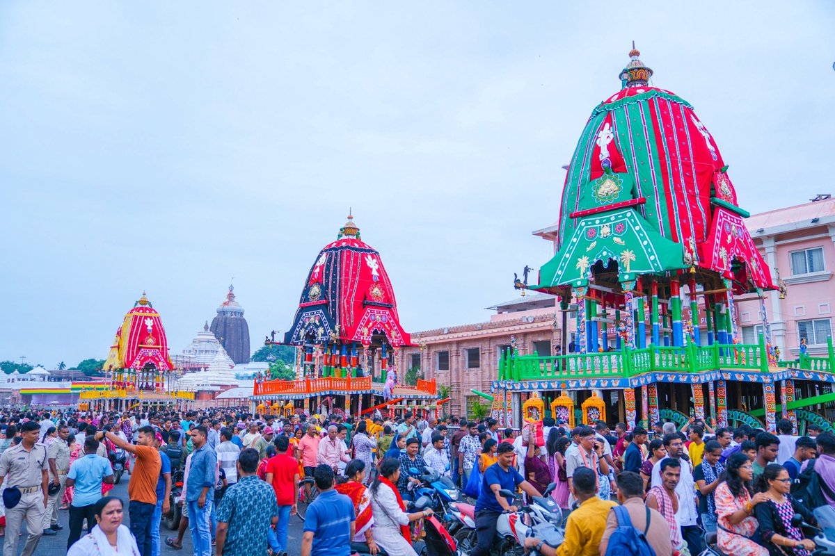 reporterdivya's tweet photo. नगर पुरी के नाथ हैं जगत के आधार,
राम, कृष्ण, कल्की यही नारायण अवतार।

जगन्नाथ रथ यात्रा की शुभकामनाएं 🙏💕
#JaiJagannath #JaiJagannatha #Puri #RathYatra2025 #RathYatra https://t.co/Jrx9Gclv63