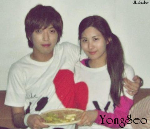 그니까 정군이 데뷔하고 하루아침에 이 둘이 결혼햇다는거아니야 근데 이제 아내가 고딩 때 야자째고 보러갈 정도로 좋아햇던 아이돌이래 이미친서사