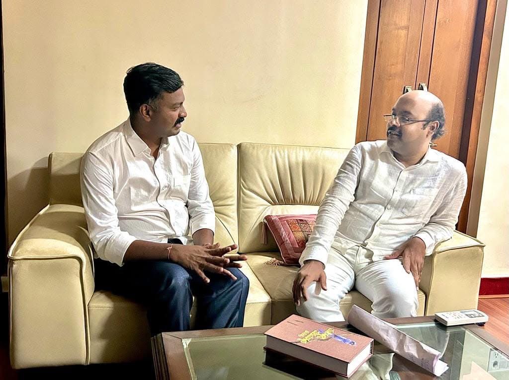 ಭೈರಪ್ಪ ಹರೀಶ್ ಕುಮಾರ್(B Harish Kumar) (@byrappa_harish) on Twitter photo ಪ್ರೀತಿಯ ಜನನಾಯಕ ಯತೀಂದ್ರ ಸಿದ್ದರಾಮಯ್ಯ ರವರಿಗೆ ಜನ್ಮದಿನದ ಶುಭಾಶಯಗಳು
<a href="/Dr_Yathindra_S/">Dr Yathindra Siddaramaiah</a> ಪ್ರೀತಿಯ ಜನನಾಯಕ ಯತೀಂದ್ರ ಸಿದ್ದರಾಮಯ್ಯ ರವರಿಗೆ ಜನ್ಮದಿನದ ಶುಭಾಶಯಗಳು
<a href="/Dr_Yathindra_S/">Dr Yathindra Siddaramaiah</a>