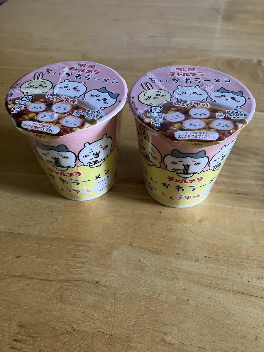 mikyuu's tweet photo. 外出中に昼食を買いにスーパーマーケットへ立ち寄った。
家族の晩御飯の買い出しはあとで行くから、とりあえずこれ（昼食）だけ会計しようとレジへ向かっていたら何故か目に留まってしまった。
ミニサイズのカップ麺…要らないはずだし、買うつもりもなかったのに何故か目に留まった。 https://t.co/48HzzIMZ5E
