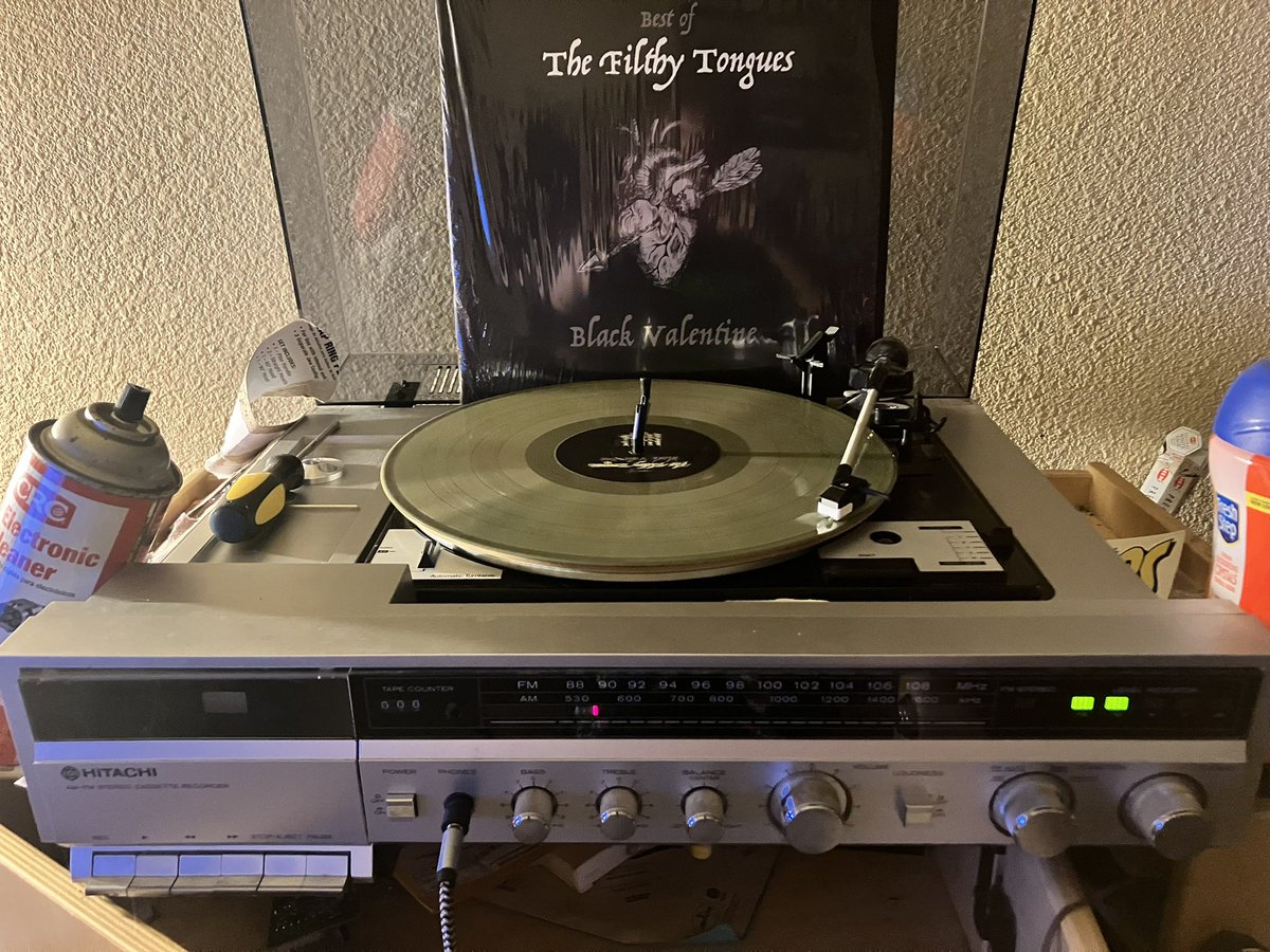 BenevolentRogue's tweet photo. @filthytongues on a stereo from 1984 that my dad got me, I just got it working again!!! https://t.co/wXSGFHG0WA
