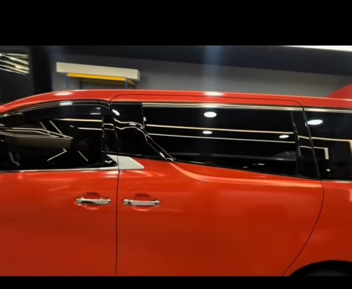 個人的に30の横のデザインめっちゃ気に入ってるから窓の下を埋めてまで