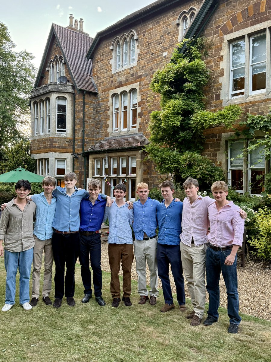 The last night of term saw all our Upper 6th return for their Leavers Dinner in house - what a 5 years it has been! #UppinghamFircroft🟢🟡