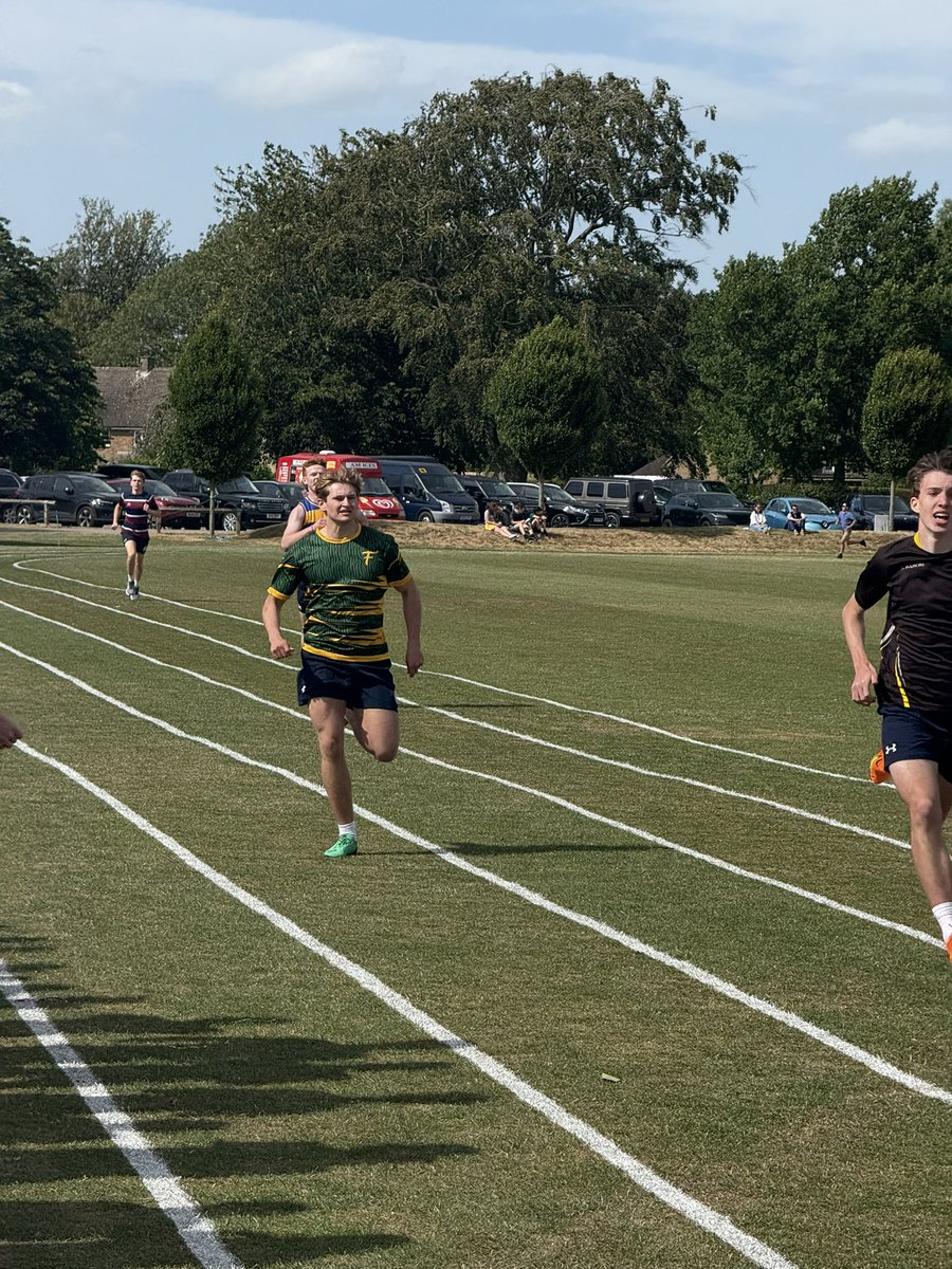 Action shots from Sports Day! #UppinghamFircroft🟢🟡