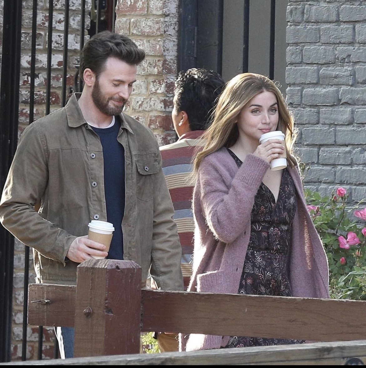 dsk_vignesh's tweet image. #Ghosted (2023) 

Action Comedy | Tamil 🚫 | Prime Video 

கொஞ்ச நாளாவே இந்த படத்தோட வீடியோவாவே கண்ல மாட்டிக்கிட்டே இருந்துச்சு.

சரி மொரட்டு காம்போவா இருக்கேனு ஆரம்பிச்சேன்.

Worth-uh varmaa Worth -uh 🔥

அதுவும் நம்ம கேப்டன் &amp;amp; தலைவியோட Screen presence இருக்கே 💥