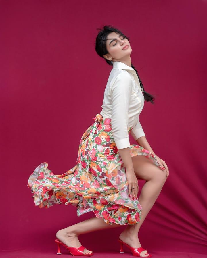 Jabardasth Varsha Madhavi Biography | iiQ8 Entertainment