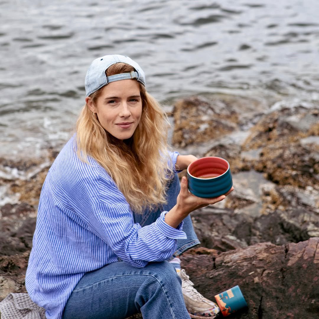 FYeahEBRupdates's tweet image. .paradise.matcha : Our site’s about to get a whole new LEWK thanks to Paradise co-founder EBR.

Here’s a pic of @ emilybett enjoying Paradise before her matcha-powered coding side took full force.

Stay tuned for the site GLOW-UP […]

[instagram.com/p/DLYM4TcTwt5/…]