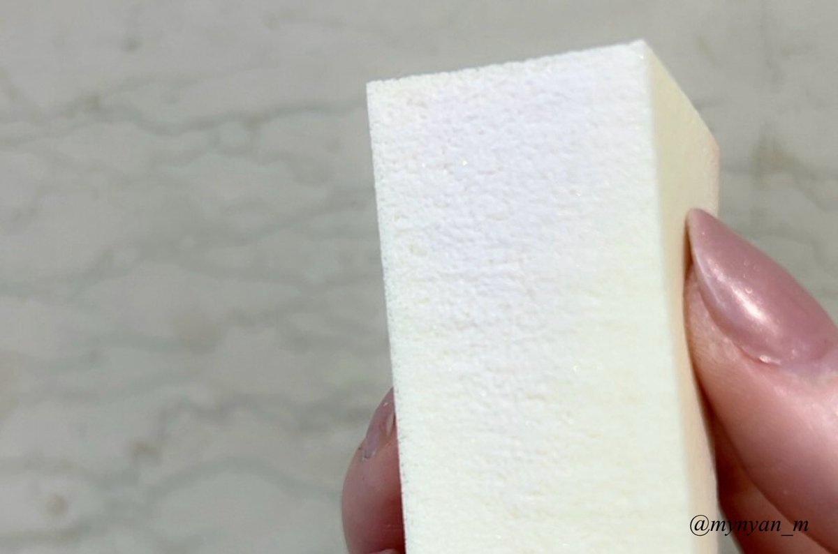 NARSのリフ粉の新作、輝く透明美肌になれる✨✨
寒色パステルな透明感を出して、肌馴染みの良いシャンパンカラーパールで肌が発光した✨✨　
ブラシ塗りだとナチュラル、私はパフでとんとんのせる方が好き。より崩れにくくカラー感も出る。
6/27から数量限定発売。#gifted