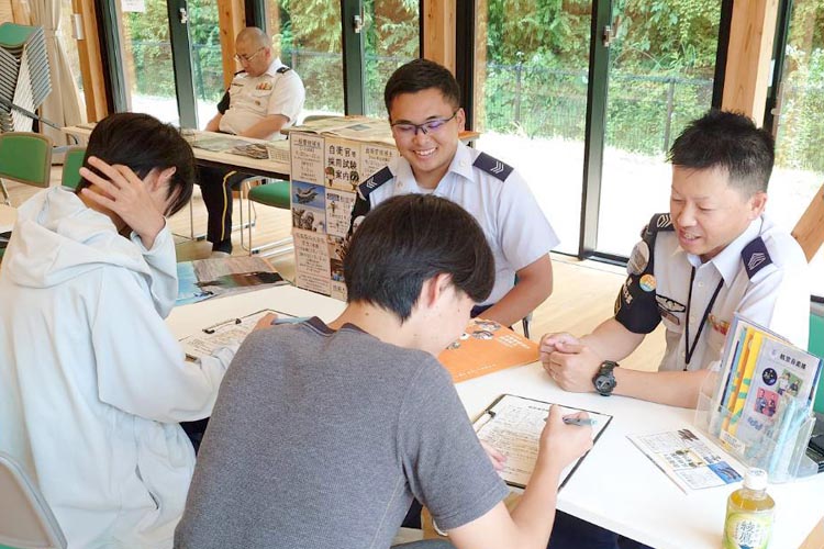 【骨髄移植に協力】
宮城地方協力本部登米地域事務所の広報官 佐々木空曹長は、ドナーとして骨髄移植に協力しました。
詳しくは⬇️
mod.go.jp/gsdf/neae/neah…
#自衛隊 #陸上自衛隊 #東北方面隊