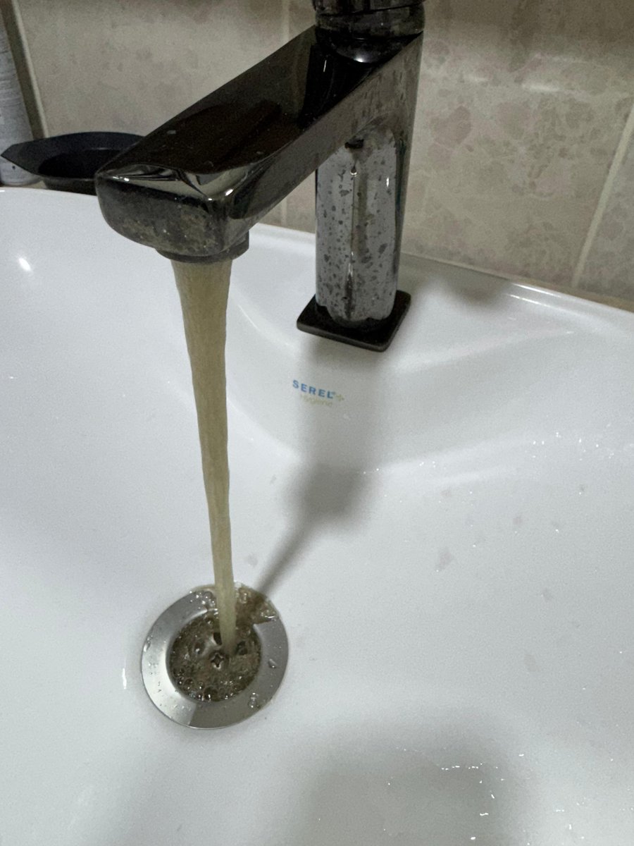 Musluklardan latte hizmeti vermeye devam ediyorlar. Afyet olsun Ekrem İmamoğlu'na oy verenlere..